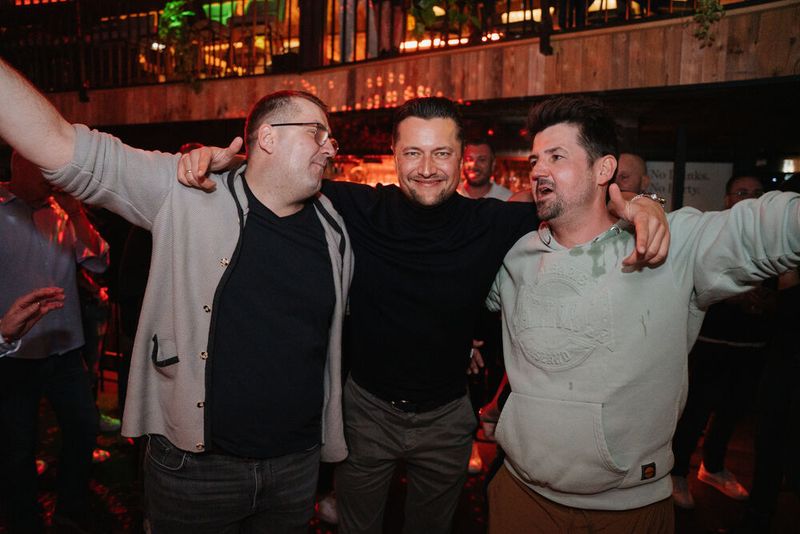 Feiern können Sie gut: (v. l.) Sebastian Lorenz (H&G), David Iwaniuk (Fsas) und René Joachim (Bechtle) (Bild: Manuel Emme Fotografie)