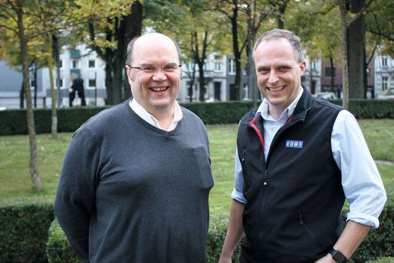 Jari Saaranen (left) with Ralf Duerrwaechter, the CEO of German Association of Tool and Mould Manufacturers (VDWF). (Messe Stuttgart)