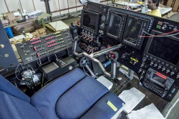 Nur Platz für einen Piloten: Cockpit der SI2 (Solar Impulse)