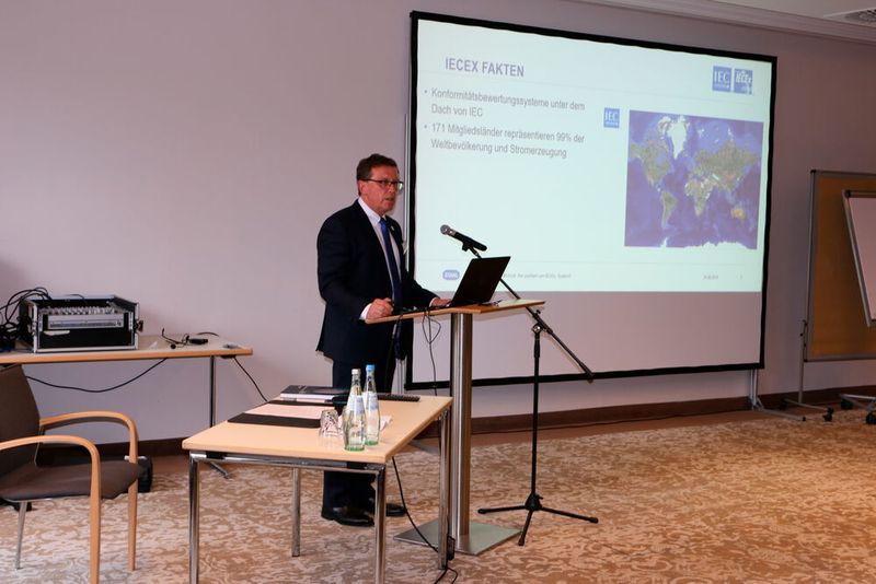 Impressions from the R. Stahl Expert Forum from Stromberg last year: Around 90 explosion safety experts met together to discuss developments in their field and share information. (R. Stahl)