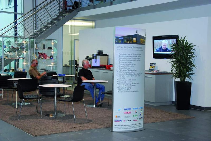 Wohlfühlatmosphäre im Aufenthaltsbereich: Getränke, Zeitungen und Fernsehen. (Archiv: Vogel Business Media)