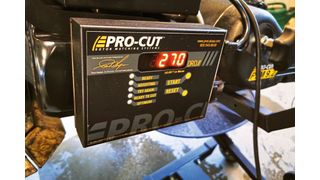 Die Maschine hat einen Zähler für durchgeführte Oberflächenoptimierungen. Diese hier hat die Anschaffungskosten bereits eingespielt. (Bild: Ottmar Holz / »kfz-betrieb«)