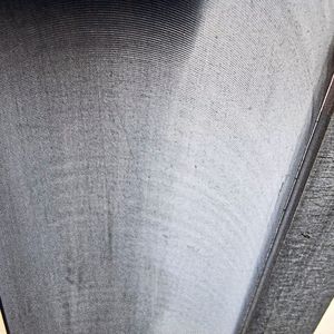 Je weiter der Roboterarm ausfährt, desto größer wird die Gefahr von Schwingungen und Rattermarken. Testreihen geben Aufschluss zu Schnittgeschwindigkeit, Vorschub und Schnitttiefe, für die mit dem Fräser von Mapal prozesssicher eine gute Oberfläche erzeugt wird. (Bild:  Kadia Produktion GmbH + Co.)