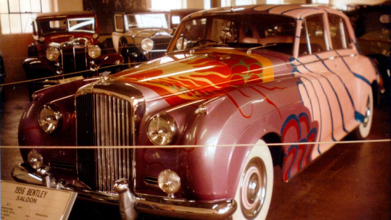 Bentley S1 der Beatles-Firma Apple Corps. (Bild: Psychedelic Bentley / Artistmac / CC BY-SA 2.0)