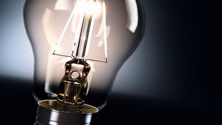 Retrofit mit LED als Glühfäden: Die Soleriq L 38 von Osram Opto Semiconductors bietet einen Abstrahlwinkel von 360° und kommt somit einer klassischen Glühfadenlampe sehr nahe. (Bild: Osram Opto Semiconductors)