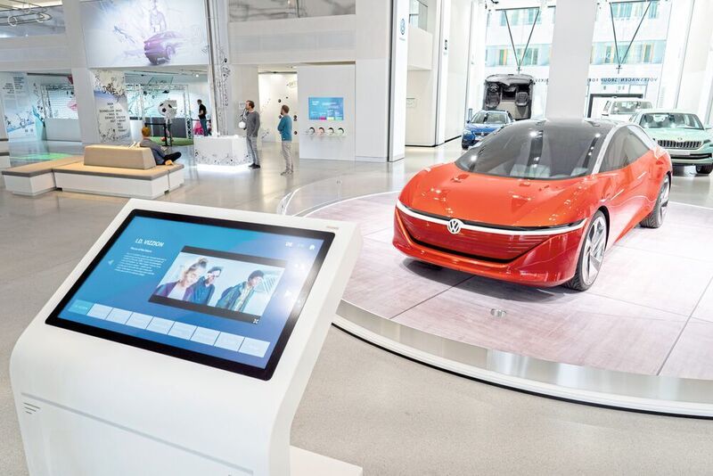 Der „I.D. Vizzion“ ist Bestandteil der Ausstellung „Driving Vizzions to Reality“ im VW-Forum „DRIVE“ in Berlin. (Volkswagen)