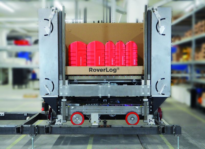 Die RoverLogs werden mithilfe der Zahnstangengetriebe in die Tragwerkstruktur des Lagersystems gehoben. (Bild: Extor GmbH)