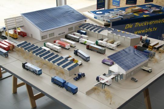 Ein Modell des neuen BFS-Standorts mit angeschlossener Service-Werkstatt in Kirchberg. Die Eröffnung ist für Mitte 2012 geplant. (Foto: BFS)