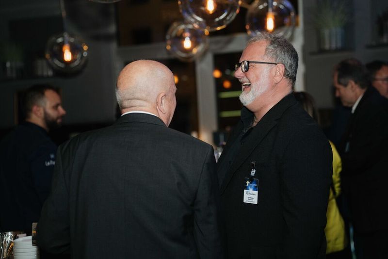 Andreas Donner, Chefredakteur von IP-Insider, genießt den Abend. (Bild:  Manuel Emme Fotografie)