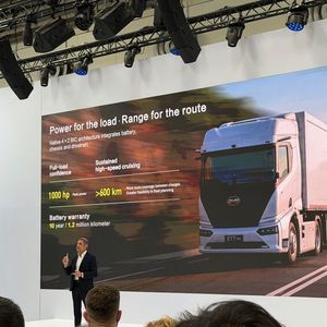 Domenico Gostoli, Chef des europäischen Nutzfahrzeuggeschäfts bei BYD, verspricht mehr als 600 Kilometer Reichweite für den ETT44. (Bild: Wehner - VCG)