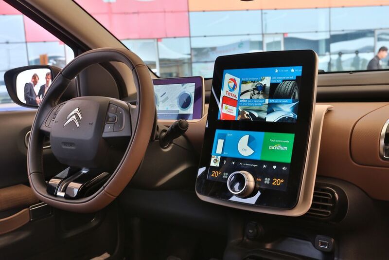 Moderne Autos sind heute schon fahrende Computer: Sie sammeln permanent Daten über die Außen- und Innenwelt. (Continental)