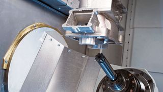 5-Achs-Bearbeitung von komplexen Gehäusen mit Frässpindel.  (Bild: Emag)