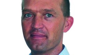 Frank Gabler, FEG Forschungs- und Entwicklungsgesellschaft in Oelsnitz: „Wichtig für mich war, dass es sich um ein flexibles Konzept handelt, das nicht starr auf ein Teil ausgelegt ist, sondern für die Bearbeitung anderer flacher Werkstücke offen ist.“ (Archiv: Vogel Business Media)