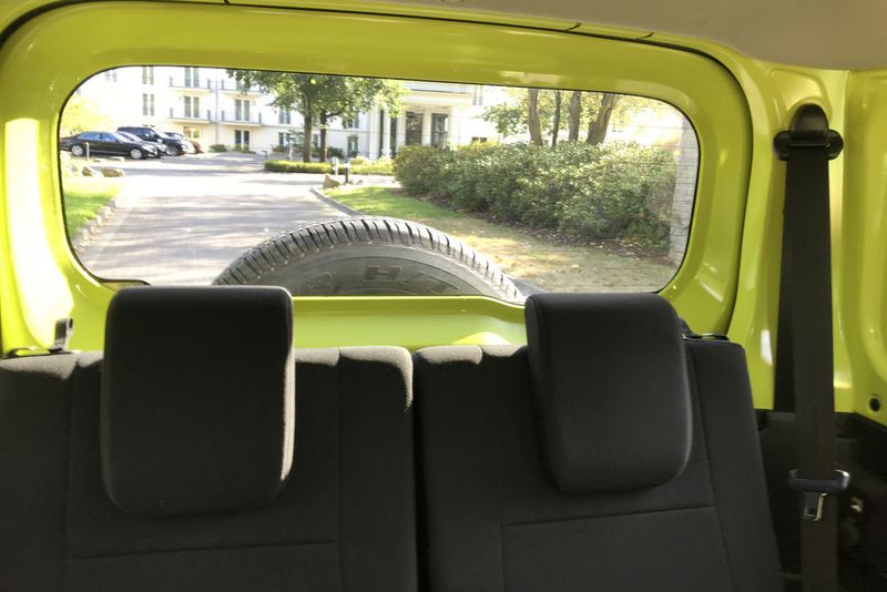 Die „Rückbank“ ist mehr Zierde als echte Sitzgelegenheit. (Seyerlein/»kfz-betrieb«)