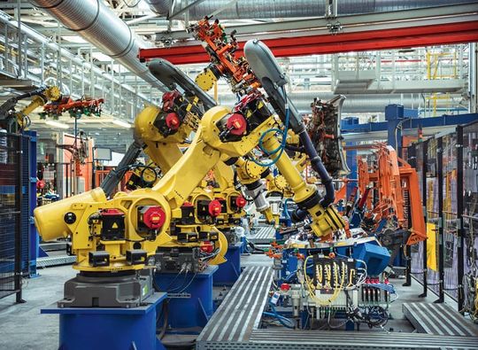 (Industrieroboter helfen bei der Automatisierung vollständiger Workflows. Bild: Monty Rakusen/NTT Ltd)