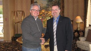 dhs hat sein Vertriebsnetz für die digitale Bildverarbeitung ausgebaut. (Bild: Brian Wright (li.), CEO von Brook-Anco und Holger Dietz, Vertrieb und Marketing von dhs) (Bild: Brian Wright li.)