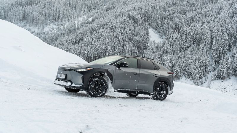 Die Modelle mit Allradantrieb verfügen über den zuschaltbaren X-Mode. Dieser bietet zwei Farhmodi.  (Bild: Toyota)