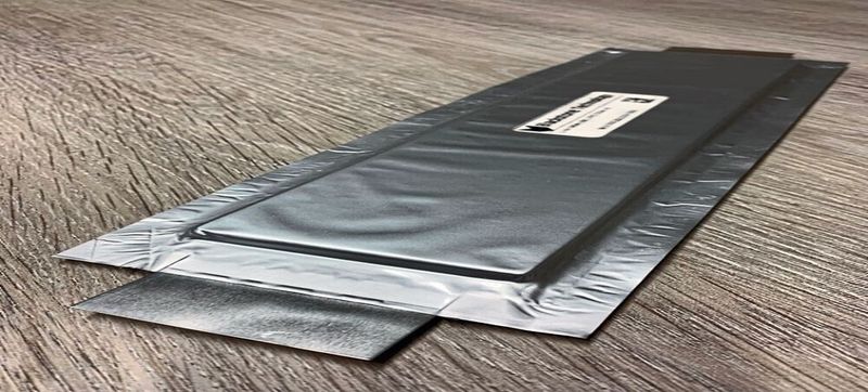 Die 3D-gedruckte Lithium-Ionen-Baterie von Blackstone Technology bietet 3,2 V, 50 Ah. Ihre Form kann der Anwendung angepasst werden. (Blackstone Resources AG)