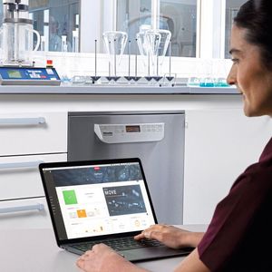 Vernetzt mit dem Online-Portal Miele move: So lässt sich auch auf mobilen Endgeräten überprüfen, ob ein Laborspüler entladen werden kann. Prozessdaten können überwacht, schnell exportiert und in der digitalen Plattform vorgehalten werden. (Bild:  Miele)