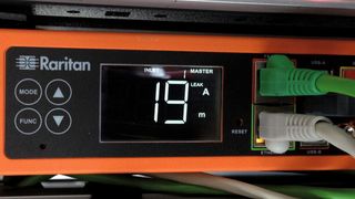 Differenzstrom messen: Eine intelligente Power Distribution Unit (iPDUs) misst direkt. (Raritran)
