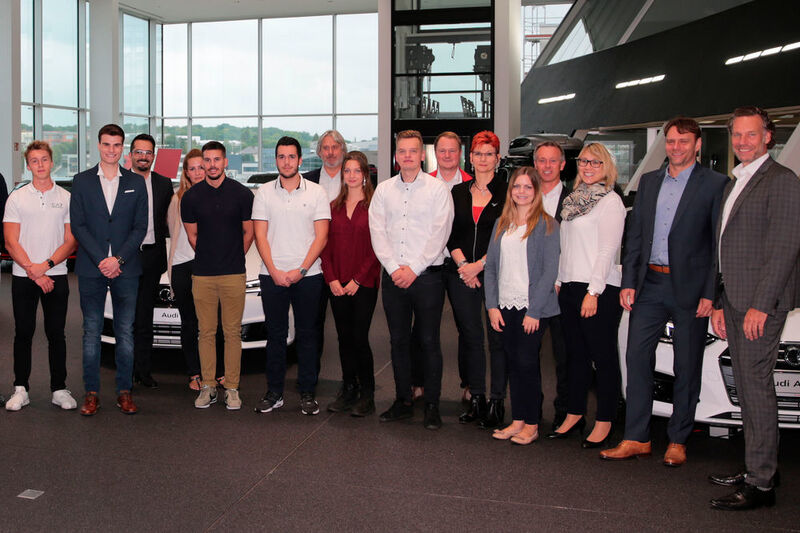Im Audi-Zentrum Stuttgart beginnt das Lehrjahr erst am 1. September, doch die künftigen Azubis lernten schon bei einer Auftaktveranstaltung Ende Juli ihren Arbeitgeber kennen. (Wolfgang List)