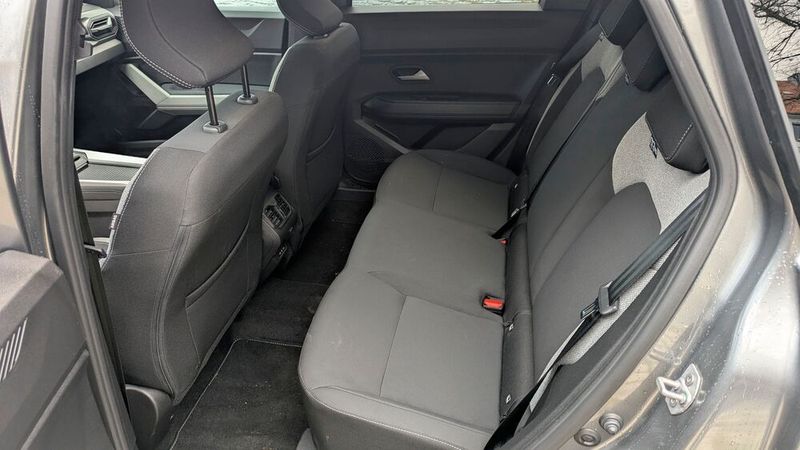 Der Dacia hat so etwas nämlich, und so bekommen auch die Fondpassagiere im Sommer kühle Luft aus der Klimaanlage.  (Bild: Rosenow – VCG)