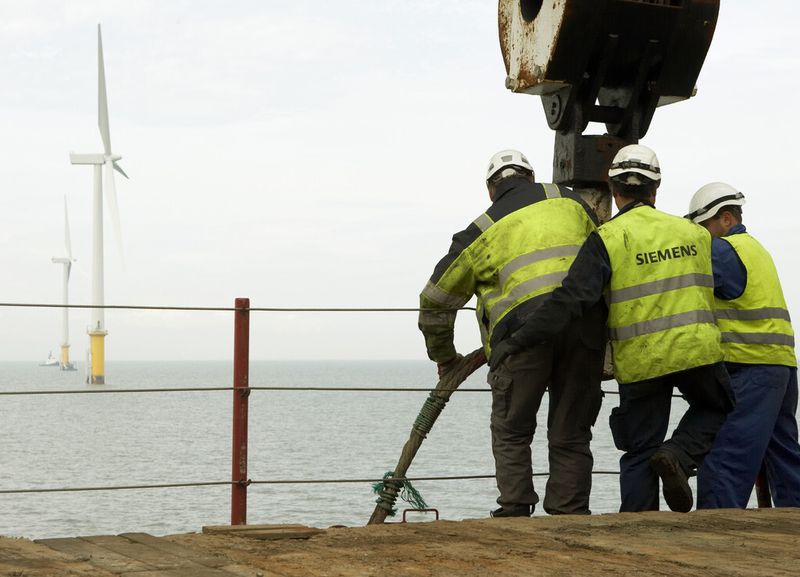 Arbeiten am Offshore-Windpark Burbo vor der Küste Liverpools. (Bild: Siemens)