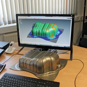 Rissfrei gezogene Schalen beim ersten Pressengang (dank vorheriger Optimierung in der Umformsimulation).