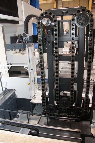 Werkzeug-Kettenmagazin der neuen Mikromat- Präzisions-Portalfräsmaschine 40V. (Bild: Kuttkat)