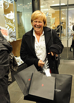... während Sylvia Noe-Stang über ihren erfolgreichen Einkauf strahlt. (Archiv: Vogel Business Media)