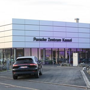 Das Porsche Zentrum Kassel folgt dem Konzept „Destination Porsche“. (Bild: Ulf Schaumlöffel)
