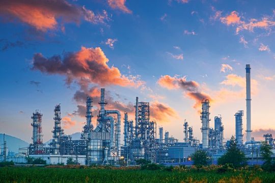 Deindustrialisierung? Einige ausländische Konzerne wollen in Deutschland bauen. Sie geben an, dass sie zig Milliarden Unterstützung aus der deutschen Staatskasse benötigen. Angesichts der prekären Lage des deutschen Mittelstandes entwickeln sich hierzulande nun Zornesfalten.(Bild:  Shinonome Studio - stock.adobe.com)