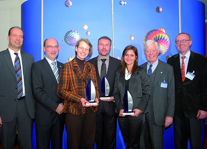 Im Rahmen der Herbstakademie wurde zum zweiten Mal der Award „jung + engagiert“ verliehen. Dr. Axel Koblitz (ZDK), Dr. Hermann Frohnhaus (BDK),  wdie Gewinner Petra Pientka (1. Platz), Andreas Jokisch  (3. Platz), Yasmin Karpinski (2. Platz), ZDK-Präsident Robert Rademacher und Bernd Schweitzer  (LV S-H). (Archiv: Vogel Business Media)