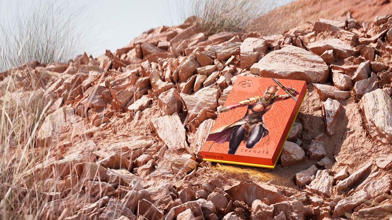 Okoye in typischer Kriegerinnenpose. (Bild: Seagate)