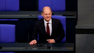 Bundeskanzler Olaf Scholz will „dafür sorgen, dass Mobilität einfacher, komfortabler und klimafreundlicher wird und dabei für alle bezahlbar bleibt.“ (© Deutscher Bundestag / Tobias Koch)