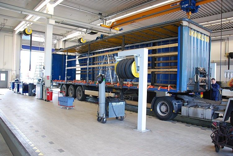 In der vor zwei Jahren angebauten Halle werden in erster Linie Auflieger repariert. (Foto: Rosenow)