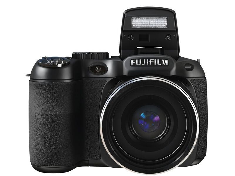 Die Finepix S2980 von Fujifilm verfügt über einen eingebauten Blitz, der eine Funktion zur Vermeidung roter Augen hat, als Aufhellblitz dienen kann und Langzeitsynchronisation kann. (Fujifilm)