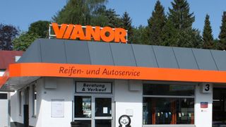 Auch dieser Vianor-Betrieb in Memmingen muss sich bald um eine neue Signalisation kümmern.  (Bild: Nokian)