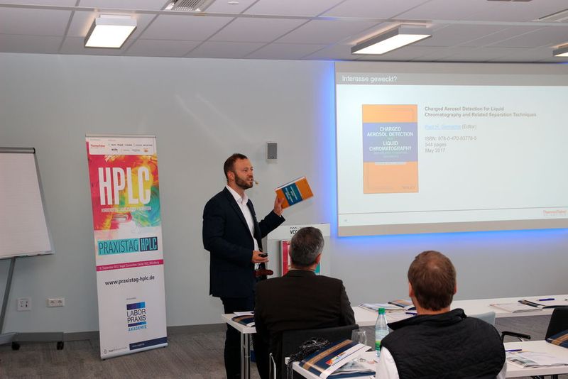 Mirko Pietsch gab in seinem Vortrag auch Literaturtipps zum Charged-Aerosol-Detektor. (LABORPRAXIS)