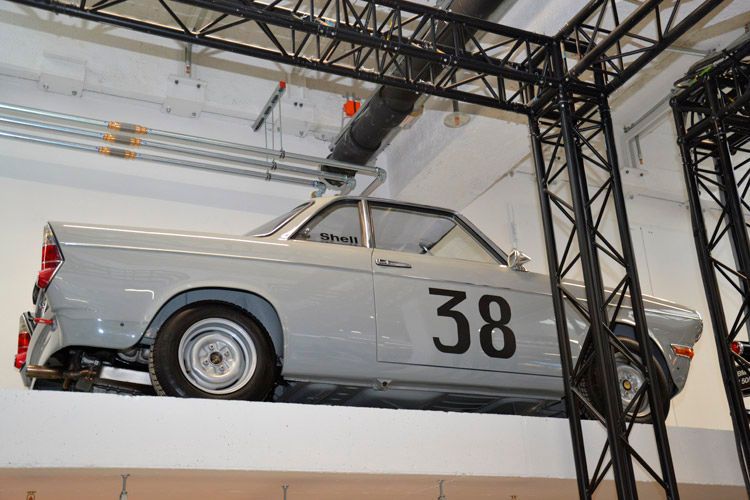 …BMW 700… (Foto: Michel)