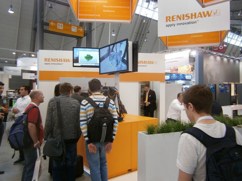 Und ab hier erleben Sie immer wieder, was es sonst noch so auf der Premiere der Moulding Expo zu erleben gab. Mit dabei sind ein Trabi, ein BMW i8, diverser Boliden der Formula Student, ein Rennsimulator, Bauteile, Werkzeugmaschinen und vieles Mehr...die Moulding Expo hat gemäß den Aussagen der Initiatoren ihr Versprechen erfüllt, der Branche eine neue, optimierte Präsentationsplattform zu bieten. (Bild: Königsreuther)