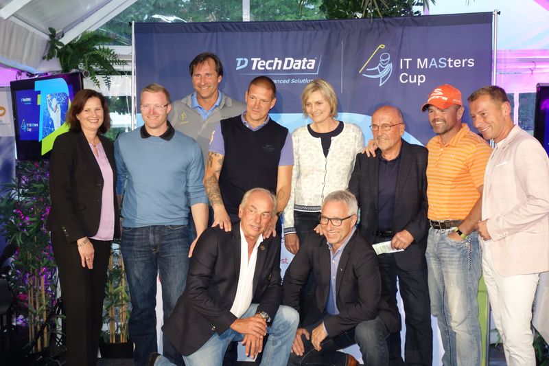 Barbara Koch, Tech Data, mit ihren VIP-Sportlern des Abends. (Bild: IT-BUSINESS)
