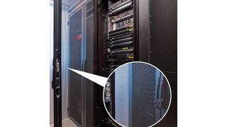 Ein präzises Werkzeug ist hinsichtlich Planheit und homogenem Erscheinungsbild Voraussetzung für qualitativ hochwertige Produkte wie dieser Racktüre. (Bild: Schäfer Werke)