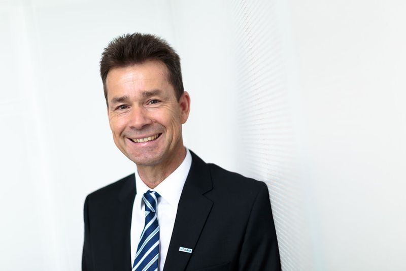 E/D/E-Geschäftsführer Jochen Hiemeyer: „Wir positionieren den Marktplatz neben Katalogen, Außendienst, stationärem Geschäft und dezentralen Shopsystemen als einen neuen, zusätzlichen Vertriebskanal für unsere Mitglieder.“ (Bild: E/D/E)
