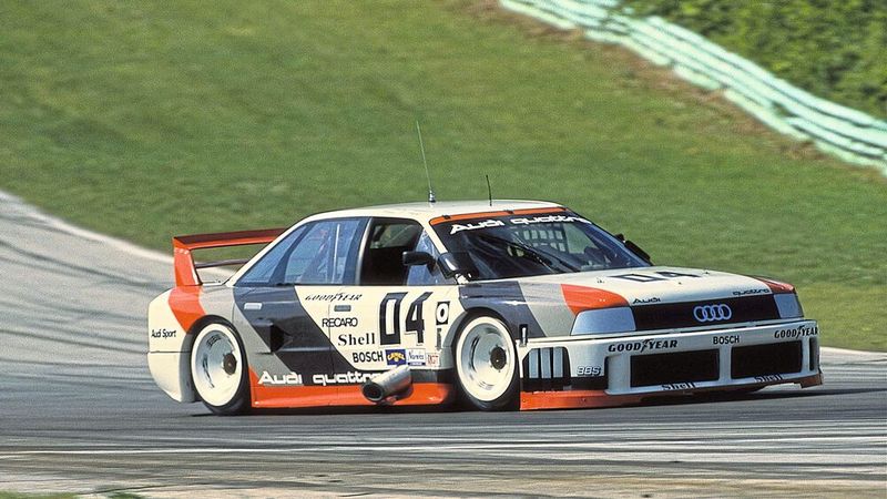 Den 90 quattro IMSA GTO setzte Audi 1989 in der amerikanischen IMSA-GTO-Rennserie ein. Dank seines vom Sport quattro S1 Pikes Peak abgeleiteten turboaufgeladenen Fünf-Zylinder-Aluminium-Reihenmotor mit 2,2 Litern Hubraum und bis zu 530 kW/720 PS bescherte er den Ingolstädtern den zweiten Platz in der Meisterschaftswertung. (Bild: Audi AG)