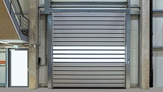 Das Schnelllauf-Spiraltor EFA-SST Essential, das sich sowohl als Außen- als auch als Innentor eignet, ist der Einstieg in die Königsklasse. (Bild: Efaflex)