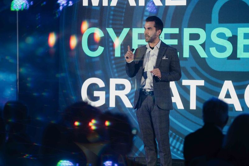 „Make Cybersecurity great again“, fordert Mark T. Hoffmann – ein Apell an uns alle. (Bild: Manuel Emme Fotografie)