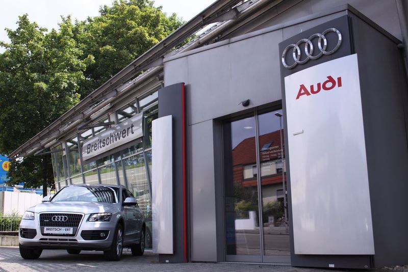 Eleganter Auftritt: der Eingang zum Audi-Hangar des Autohauses Breitschwert. (Archiv: Vogel Business Media)