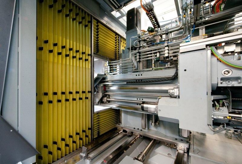 Fix&Finish aus Strapano im eingebauten Zustand. -Diese Produktkombination bietet dem Arnoldkunden 5 Vorteile:-30 % Lmin Einsparung*,- 30% Gewichtseinsparung*,-höhere Dynamik* - vereinfachte Montage und Justierung**, vereinfachte Logistik **( Text ist austauschbar mit Bild „Fix&Finish aus Strapano“ und umgekehrt)*gegenüber handelsüblichen Schutzabdeckungen,** gegenüber Einzelkomponenten (Bild: Arno Arnold)