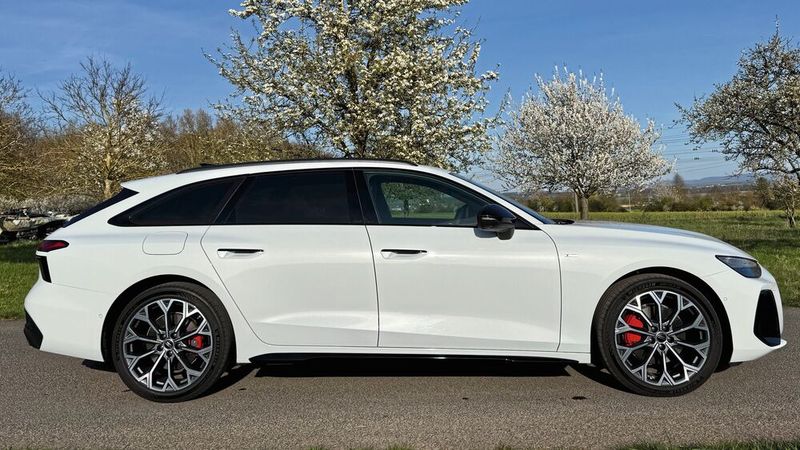 Lang gezogene Linienführung: Der A6 Avant kombiniert Kombi-Funktionalität mit Coupé-Anmutung. (Bild: Achter – VCG)